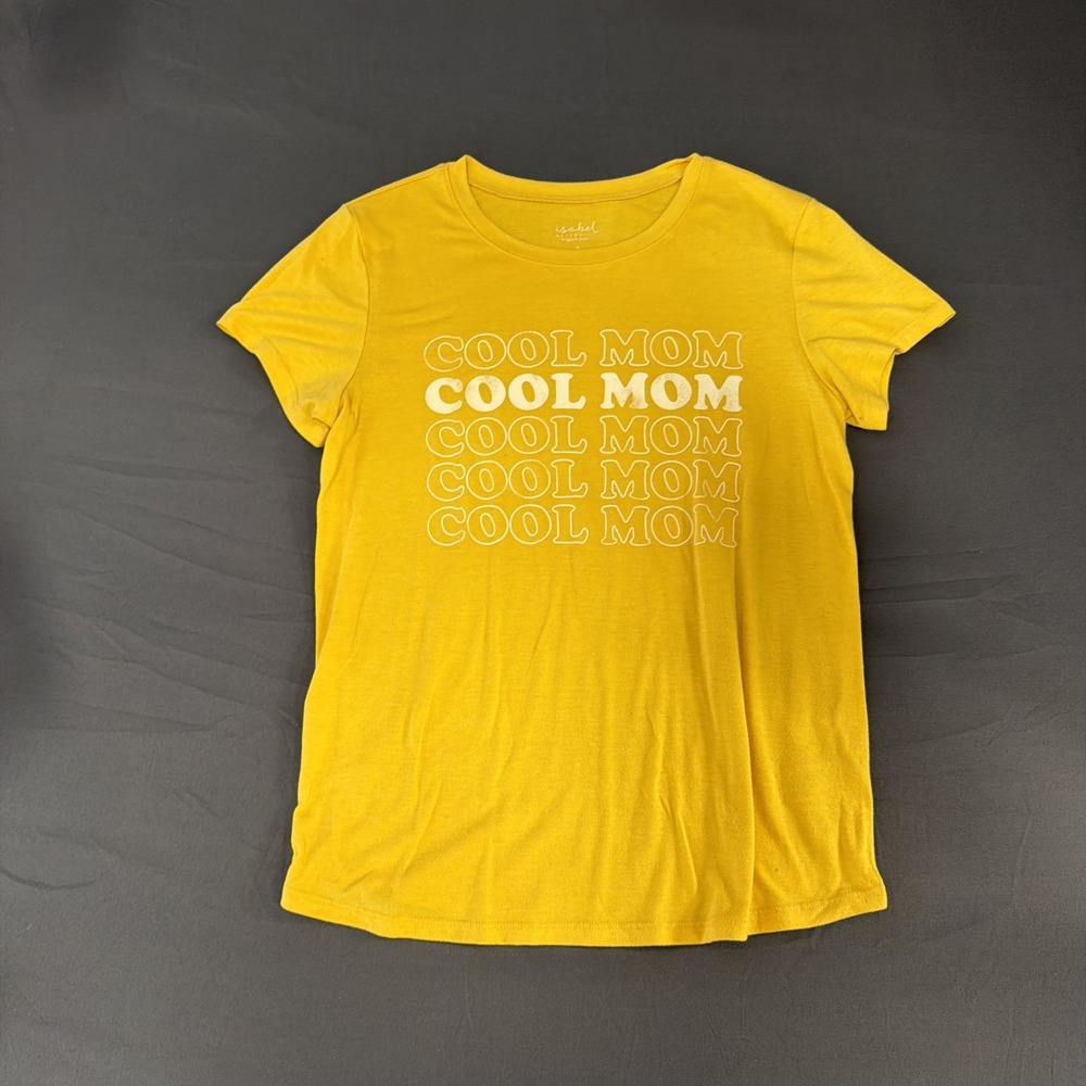yellow short-sleeve graphic t-shirt with the words "COOL MOM" Small